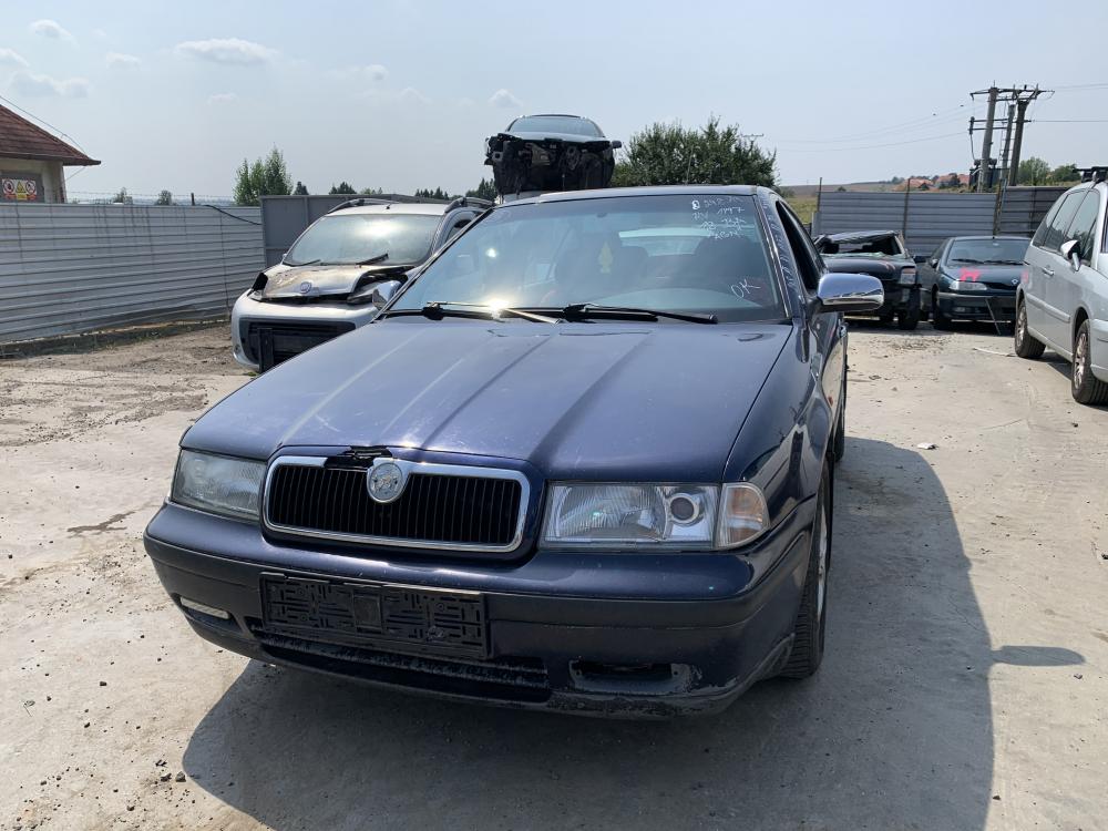 Škoda Octavia 1,8 - na prodej náhradní díly z tohoto vozu 